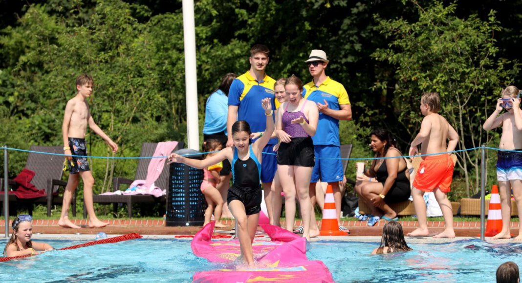 Zum Ferienstart erwartet das Solebad wieder eine große Resonanz auf die Pool-Party. Bereits am vergangenen Wochenende erreichte das Bad den Rekordwert an Gästen innerhalb eines Tages. Archivfoto: Volkmer
