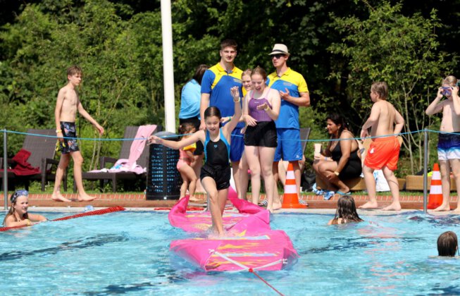 Zum Ferienstart erwartet das Solebad wieder eine große Resonanz auf die Pool-Party. Bereits am vergangenen Wochenende erreichte das Bad den Rekordwert an Gästen innerhalb eines Tages. Archivfoto: Volkmer