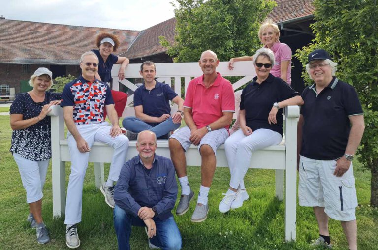 Das Gesangsensemble „intakt“ drehte auf dem Golfplatz Werne ein Musikvideo. Foto: Privat
