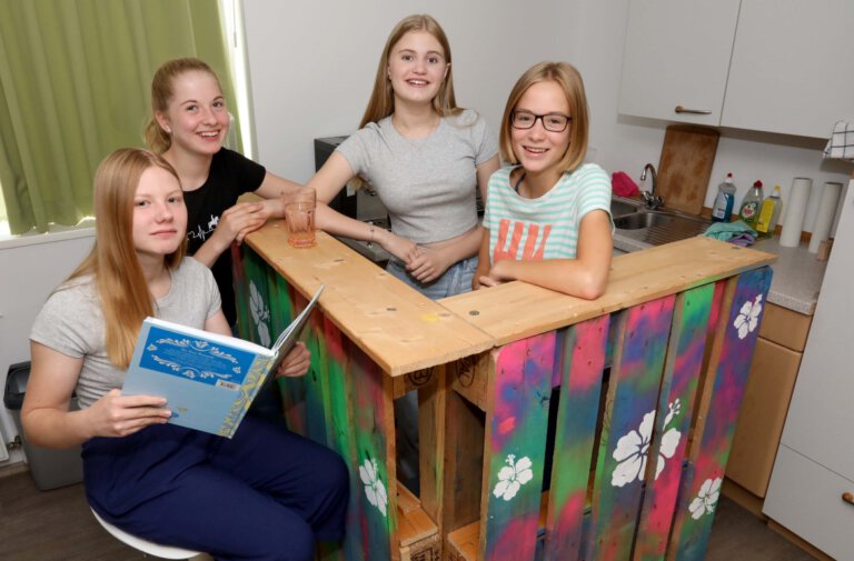 Im neuen Jugendtreff planen Konfirmanden das Angebot
