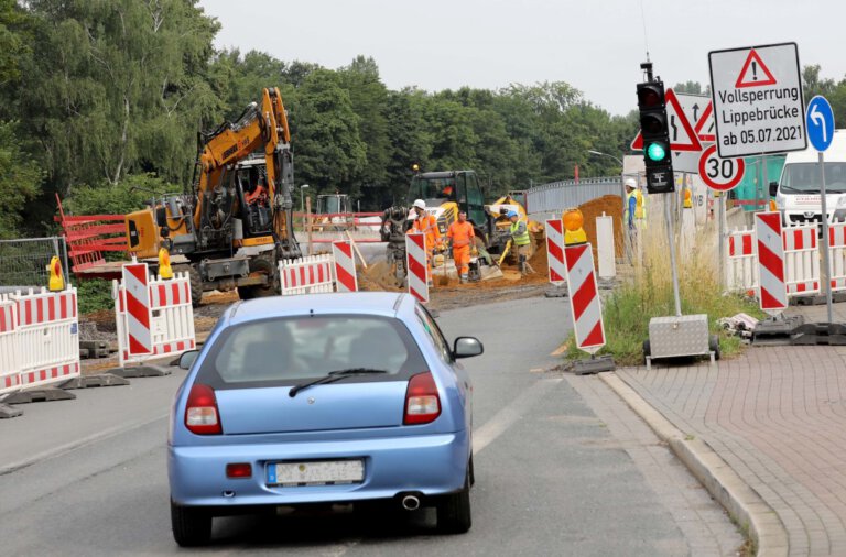 Seit einer Woche gilt die Vollsperrung der Lippebrücke an der Werner Straße. Das ist noch nicht bei allen Verkehrsteilnehmern angekommen. Foto: Volkmer