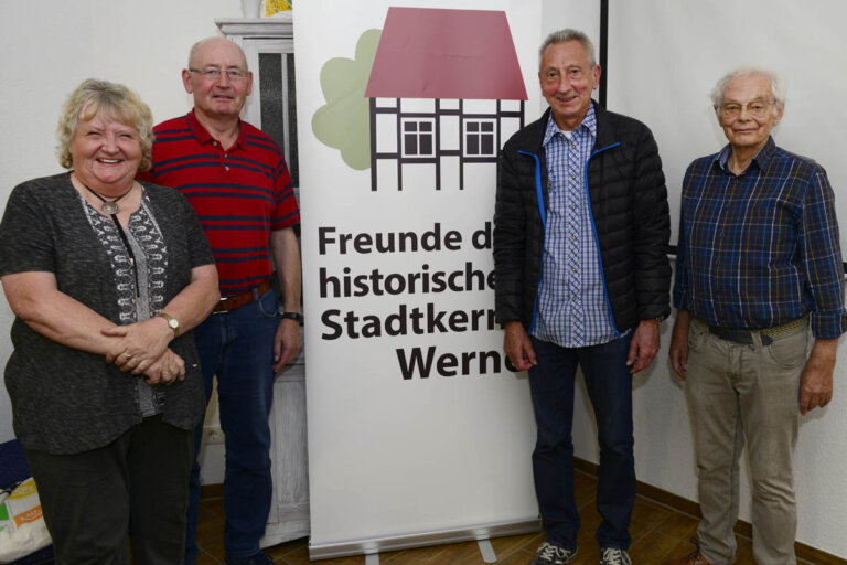 Der neue und alte Vorstand der Altstadtfreunde: (v.r.) Vorsitzender Karl-Heinz Schwarze, Geschäftsführer Hilmar Kilinski, Kassierer Werner Ueckert und Schriftführerin Heidelore Fertig-Möller. Foto: Stengl 
