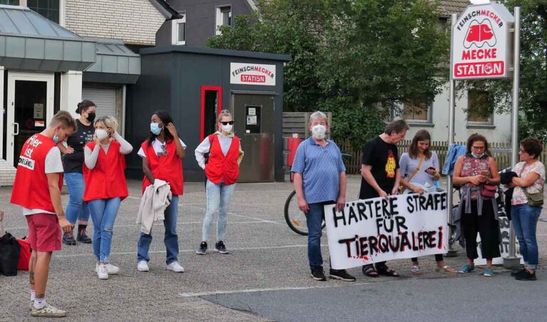 Der Ortsverband der Partei Die Linke hat eine weitere Protestaktion vor der Fleischerei Mecke angekündigt. Foto: Gaby Brüggemann