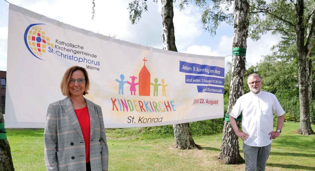 Die Kinderkirche St. Konrad geht am 22. August mit einem Tag der offenen Tür an den Start. Pastoralreferentin Pia Gunnemann und Pfarrdechant Jürgen Schäfer freuen sich auf die kindgerechten Familiengottesdienste an jedem dritten Sonntag im Monat. Foto: Gaby Brüggemann