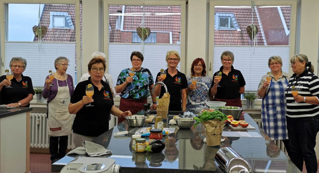 Zum Kochen trafen sich die Kolpingschwestern in der Familienbildungsstätte. Foto: Elisabeth Schwert