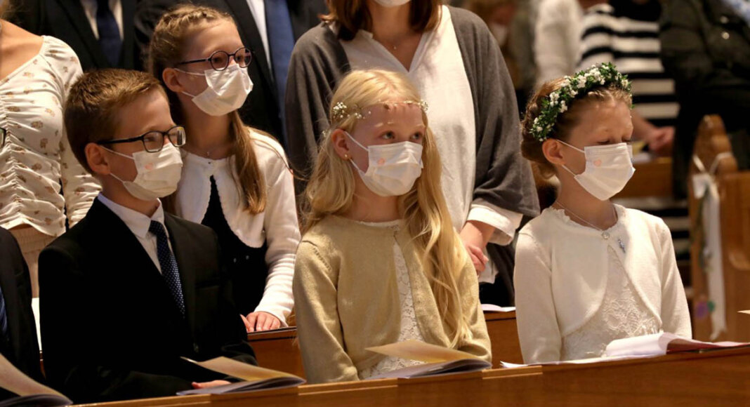 20 Kinder erhielten am vergangenen Sonntag in der Pfarrkirche St. Christophorus die Erstkommunion. Foto: Volkmer