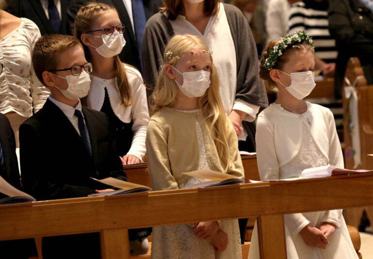 20 Kinder erhielten am vergangenen Sonntag in der Pfarrkirche St. Christophorus die Erstkommunion. Foto: Volkmer