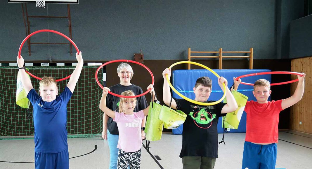 Die MoKo-Kids starteten am Montag in der Uhlandschule mit einem kleinen sportmotorischen Test. Foto: Gaby Brüggemann