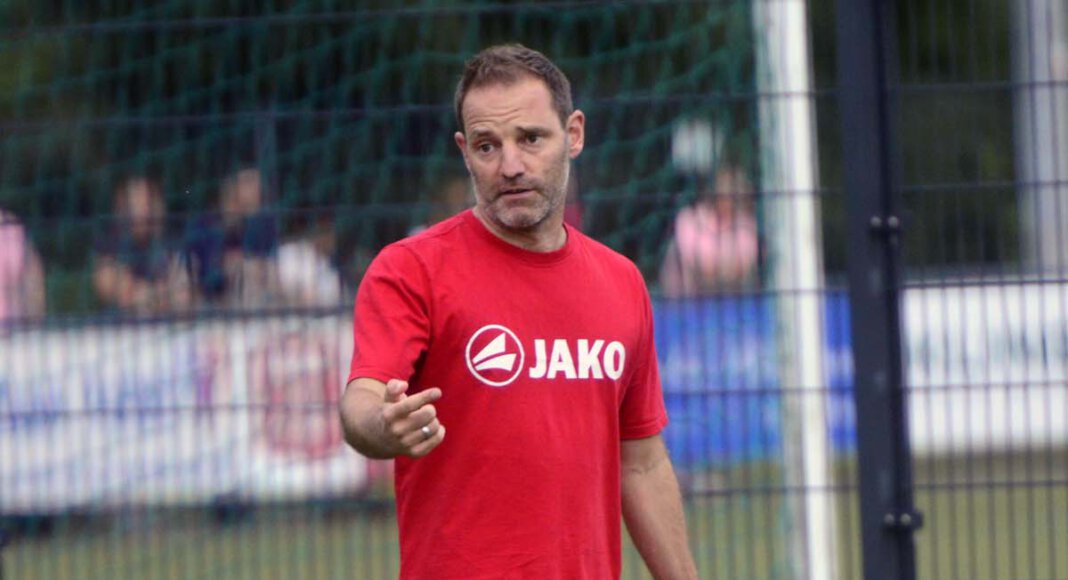WSC-Trainer Lars Müller (45) ist mit dem Verlauf der Saisonvorbereitung nicht zufrieden, vertraut aber seinem Team, zum Start topfit zu sein. Foto: Jörg Stengl