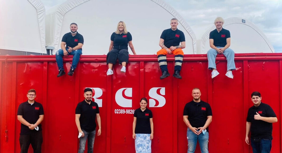 Die neuen Auszubildenden von RCS: (oben von links) Milos Duricanin, Alexa-Laura Ungureanu, Kevin Leis, Marcel Gruß sowie (unten von links) Thomas Rogotnev, Ugur Yilmaz, Angelina Wedel, Tobias Lehmann und Mahmoud Omayrat. Foto: RCS