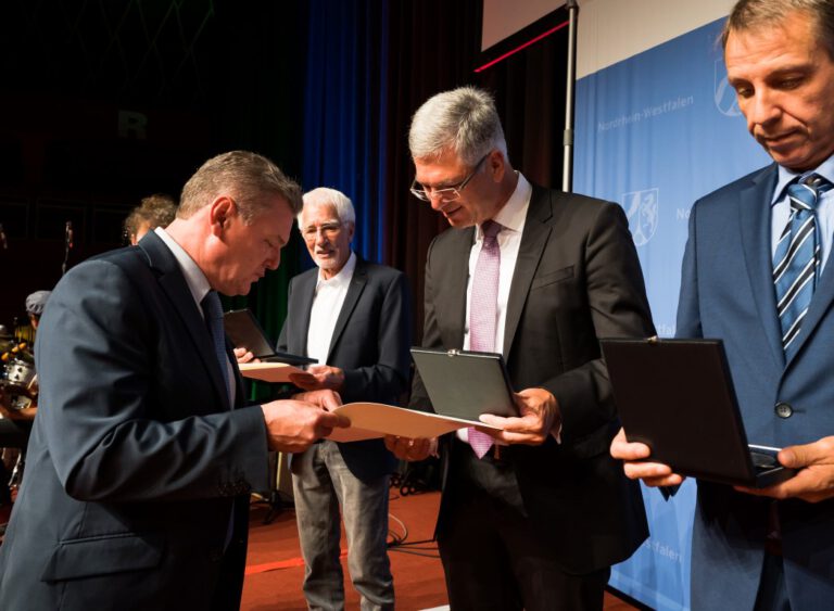 Peter Bredebusch mit der Landes-Sportplakette ausgezeichnet