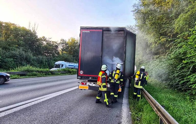 Ein vermutlich defekter Turbolader war der Auslöser für die Rauchentwicklung. Die Ladung war nicht betroffen. Foto: Feuerwehr Werne