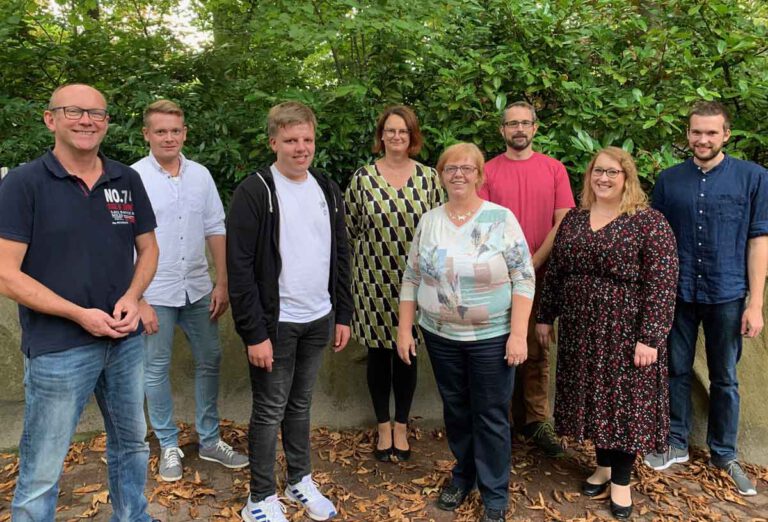 Auf dem Foto sind zu sehen von links: Christoph Bergmann (1. Vorsitzender), Marvin Müller (Beisitzer), Johannes Schwarze (Jugendvertretung), Simone Littau (2. Kassiererin), Ulrike Maß (1. Kassiererin), Holger Schulte (2. Geschäftsführer), Desiree Dithmer (1. Geschäftsführerin), Marius Przybilla (2. Vorsitzender). Es fehlen auf dem Foto: Sophie Wesselmann (Jugendvertretung) und Gunar Krause (Schriftführer). Foto: Privat