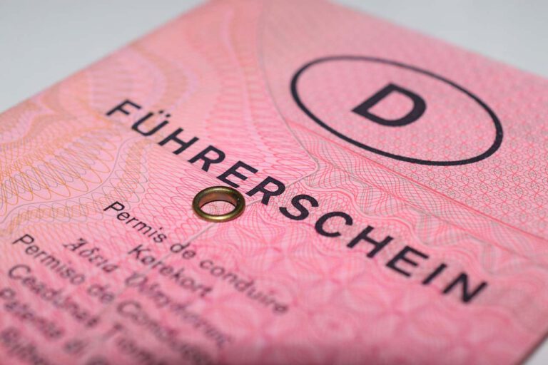 Papierführerscheine, deren Inhaber oder Inhaberin in den Jahren 1953 bis 1958 geboren worden sind, müssen bis zum 19. Januar 2022 umgetauscht werden. Symbolfoto: pixabay