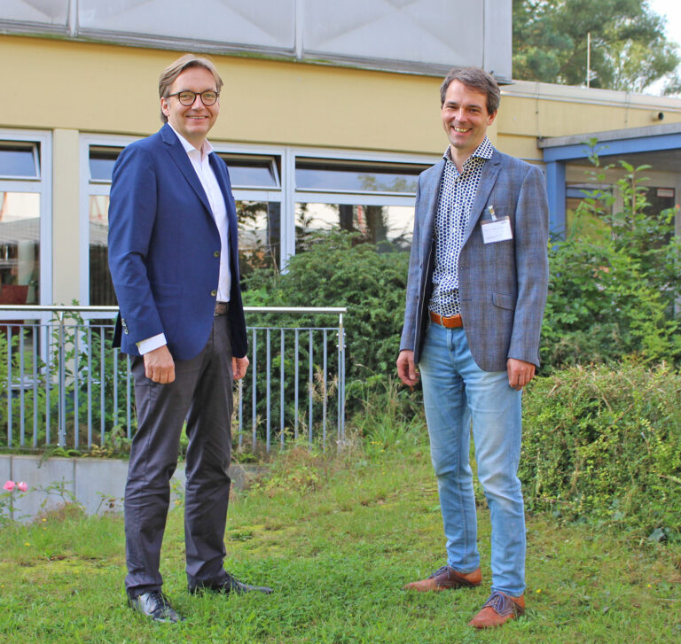 Machen sich stark für die Gründung eines Regionalen Hammer Bündnisses gegen Depression: (v.l.n.r.) Prof. Dr. Marcel Sieberer, Chefarzt an der Universitätsklinik für Psychiatrie, Psychotherapie und Psychosomatik am St. Marien-Hospital und Prof. Dr. Martin Holtmann, Ärztlicher Direktor der LWL-Universitätsklinik Hamm. Foto: LWL