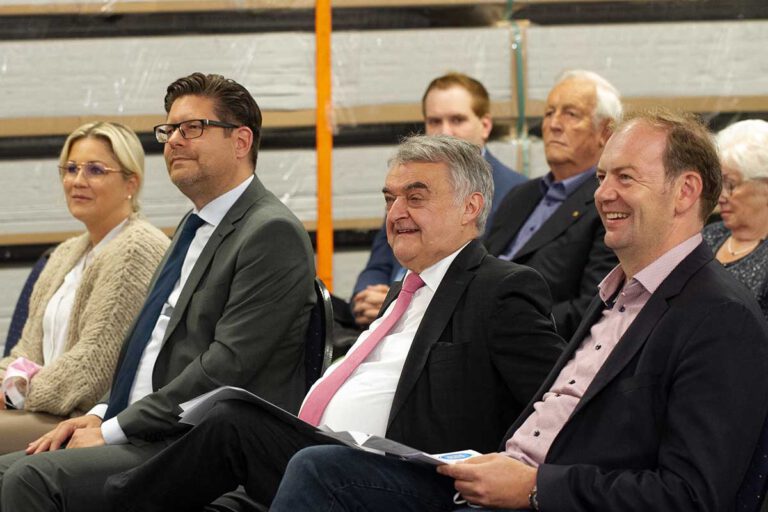 NRW-Innenminister Herbert Reul (2. von rechts) war auf Einladung vom CDU-Bundestagskandidaten Arnd Hilwig (rechts) in Werne zu Gast. Links: Marco Morten Pufke, Kreischef der Christdemokraten. Foto: Isabel Schütte