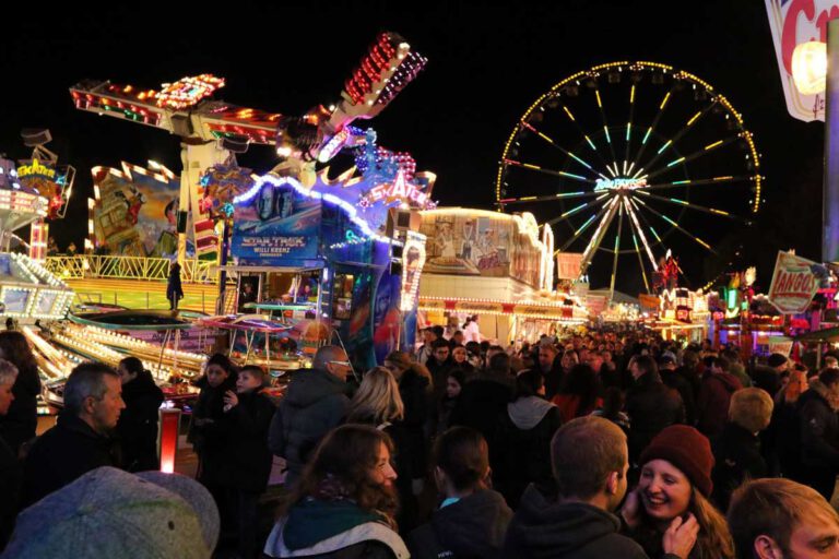 „Grünes Licht“ für Sim-Jü 2021. Im zuständigen Ausschuss stimmte die Politik den Plänen zu, das Volksfest unter einem strengen Sicherheits- und Hygienekonzept stattfinden zu lassen. Archivfoto: Volkmer