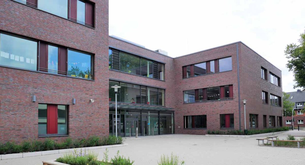 Für die Wiehagenschule an der Stockumer Straße erwarten die Planer in Zukunft einen großen Zustrom an Schüler/innen. Ein Grund sind die geplanten Neubaugebiete in unmittelbarer Nähe. Foto: Gaby Brüggemann