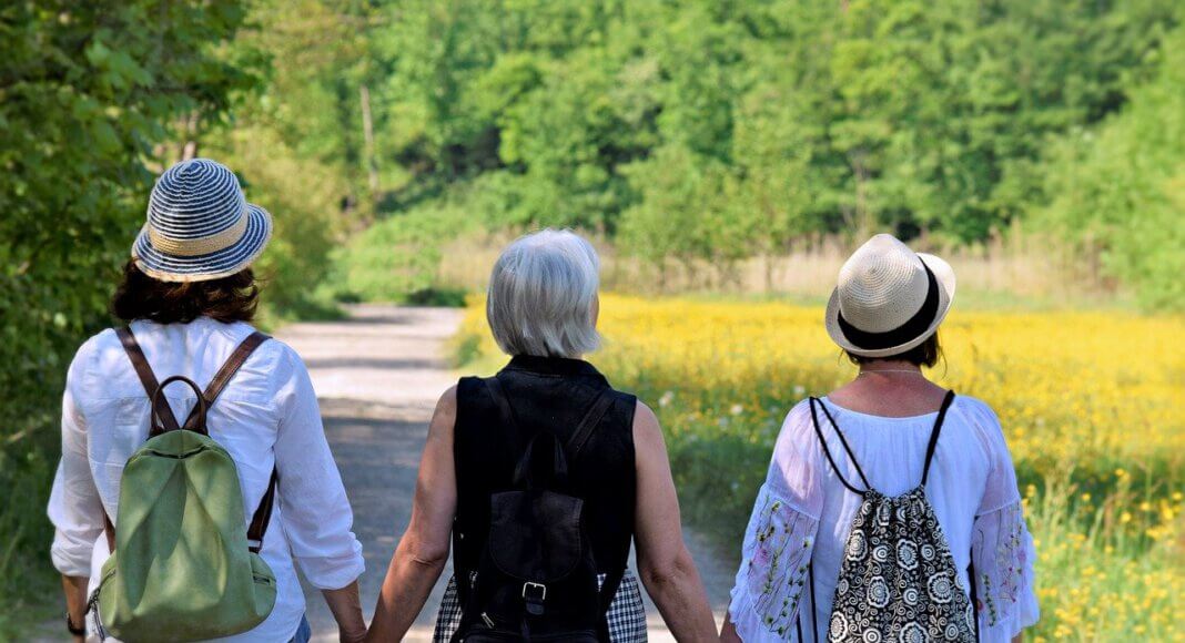 Jung und alt sind beim Wandertag des Stadtsportverbandes immer gemeinsam aktiv. Symbolfoto: pixabay