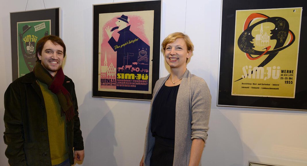 Museumsleiterin Dr. Constanze Döhrer und Christoph Schwartländer von Werne Marketing eröffneten die Ausstellung mit Werken des Stadtgrafikers Karl Losch. Foto: MSW