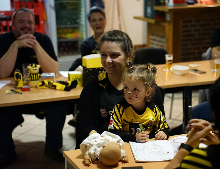 Groß und Klein nahmen an der Mitgliederversammlung des BVB-Fanclubs Supporters Werne teil. Fotos: Steinhoff