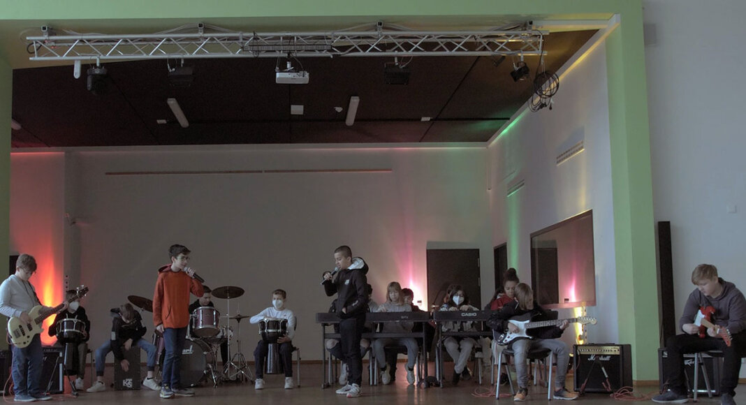 Die Verantwortlichen der Sekundarschule weisen auf den Eltern-Informationsabend und dem Tag der offenen Tür hin. Dabei wird es auch um das Projekt „Class meets Pop – Musikklassenkonzept für Bandinstrumente“ gehen. Foto: MSS