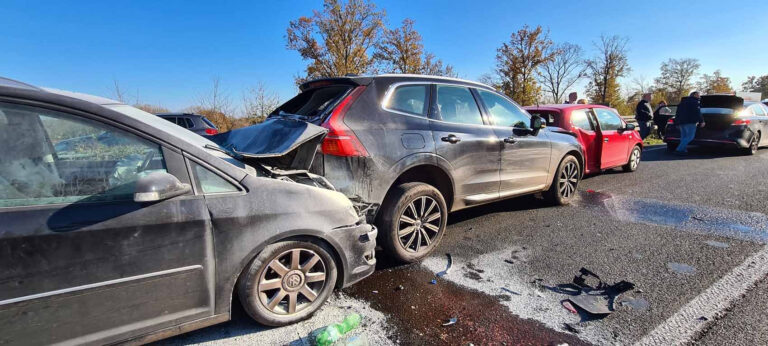 Ein Auffahrunfall ereignete sich am Freitagmittag auf der A1. Die Freiwillige Feuerwehr Werne war mit 20 Kameraden im Einsatz. Foto: Feuerwehr Werne