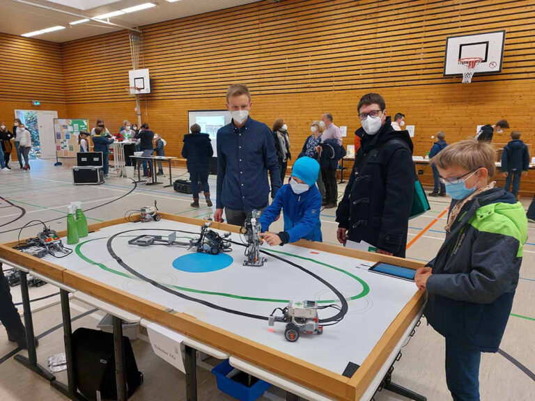 Viele spannende Dinge gab es für die Viertklässler beim „Tag der offenen Tür“ am Gymnasium St. Christophorus zu entdecken. Foto: Wagner