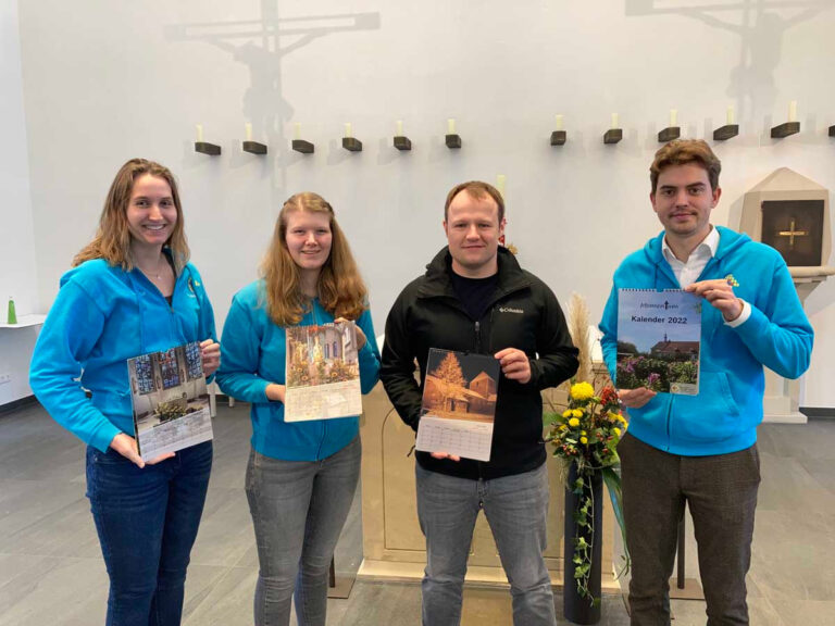 Der Jugendrat St. Christophorus gibt wieder einen Kalender für das Jahr 2022. Der Erlös fließt in die Jugendarbeit. Foto: Jugendrat