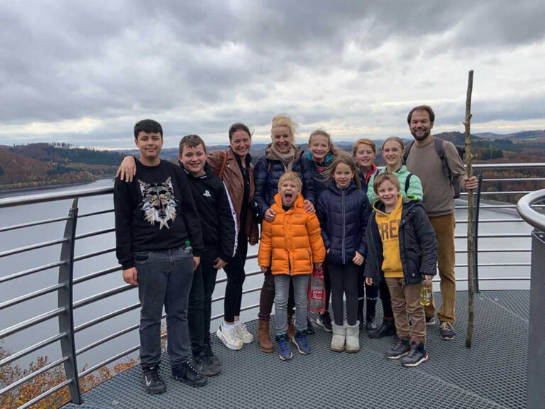 Die Musikschulleiter Timafej Birukou und Margarita Lebedkina waren zuletzt bei einem Klaviercamp in Finnentrop. Am Sonntag laden sie in ihren Musiksalon ein. Foto: Privat