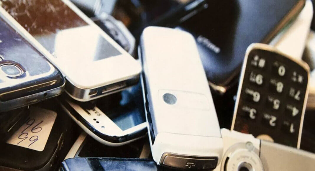 Die Kolpingsfamilie sammelt am kommenden Samstag nicht nur Gebrauchtkleider, sondern auch Handys und Tablets. Foto: Kolping