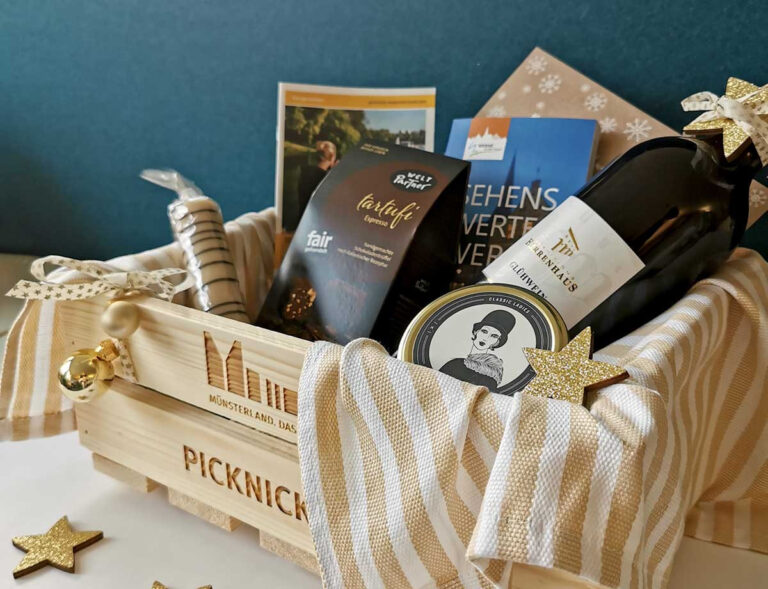 Nach dem Erfolg aus dem Vorjahr gibt es als Geschenkidee zu Weihnachten wieder Picknickkisten in der Tourist-Info zu kaufen. Foto: Werne Marketing GmbH