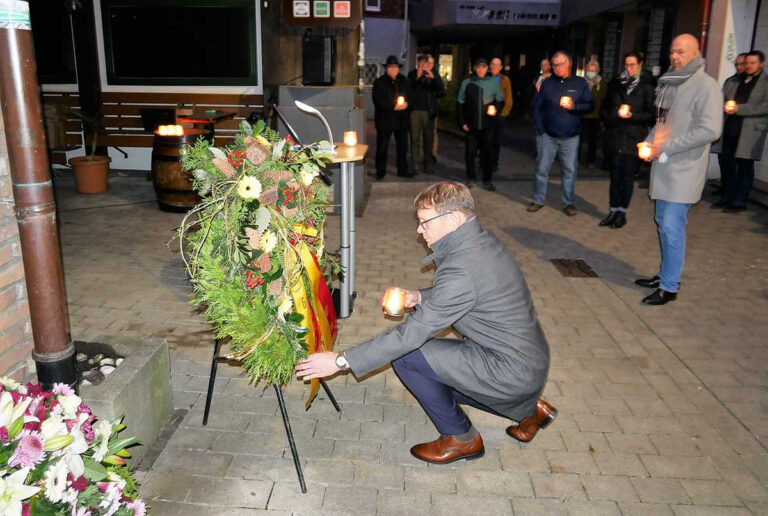Die Gedenkveranstaltung zur Reichspogromnacht fand in der Marktgasse in Werne statt. Dort, wo früher die jüdische Synagoge stand. Foto: Gaby Brüggemann