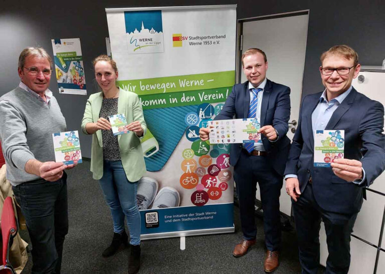 Sie wollen Werne bewegen: SSV-Chef Jürgen Zielonka (von links), Kathrin Kötter (Sportdezernat), Sponsorenvertreter Philipp Gärtner und Bürgermeister Lothar Christ. Foto: Wagner