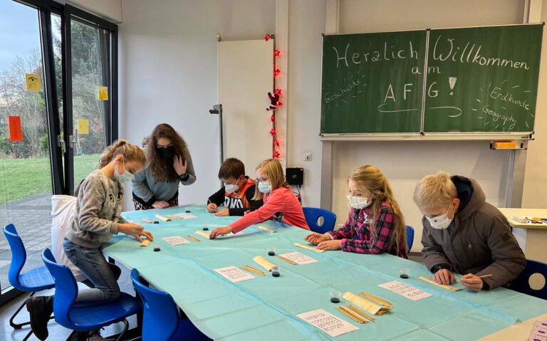 Hereinzspaziert: Beim Tag des offenen Unterrichts erfuhren die interessierten Gäste viel Wissenswertes zum Anne-Frank-Gymnasium. Foto: AFG
