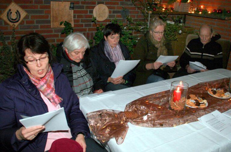 Eine Adventsfensteraktion findet wieder in der Pfarrgemeinde St. Christophorus statt. Archivfoto: Jörg Stengl