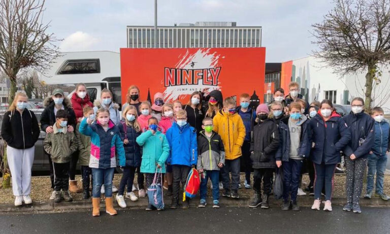 Die Kinder und Jugendlichen aus dem Ortsteil Horst hatten viel Spaß in der Trampolinhalle in Münster. Foto: Privat