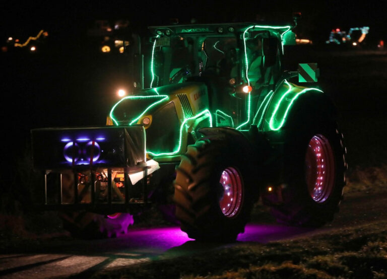 „Ein Funken Hoffnung“ – Traktoren-Lichterfahrt in Werne 2021