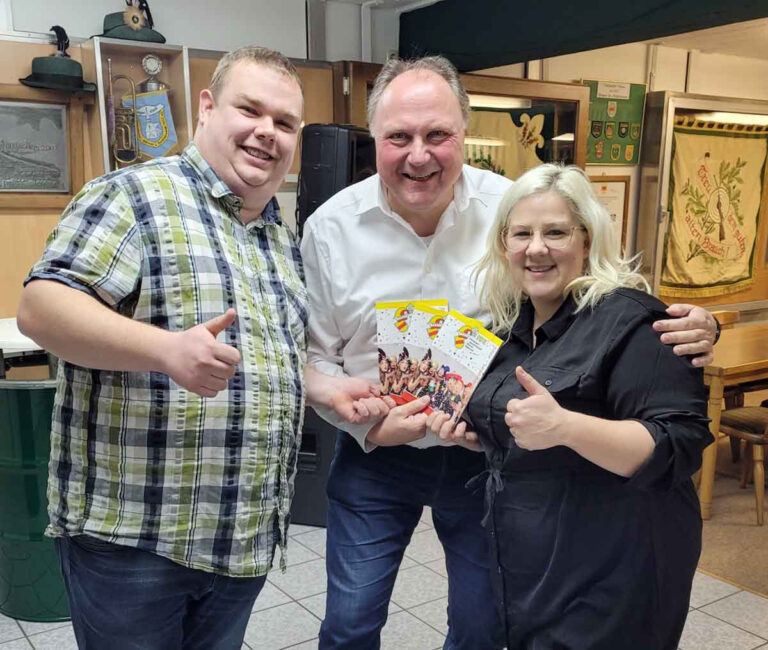 IWK-Präsident Michael Holtmann und das Stadtprinzenpaar freuen sich auf die karnevalistischen Höhepunkte im Jahr 2022. Foto: IWK