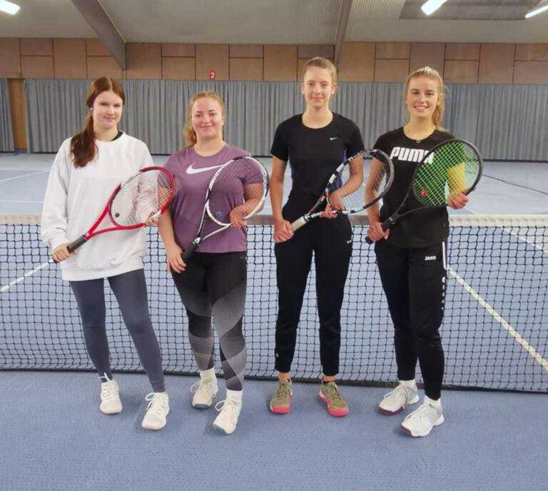 Merle Hillen, Johanna Wittwer, Rosa Schmiedeknecht und Anna Habbes legten einen guten Einstand für die 2. Damenmannschaft des Werner Tennis-Clubs 75 hin. Foto: WTC