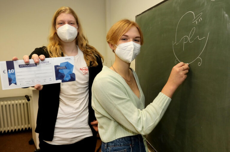 Schülerfirma hofft auf baldigen Duschpulver-Verkaufsstart