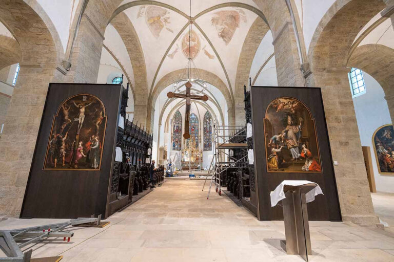 Die restaurierten Kunst- und Kulturgüter haben ihren Platz in der Stiftskirche gefunden. Fotos: Bistum Münster/Achim Pohl