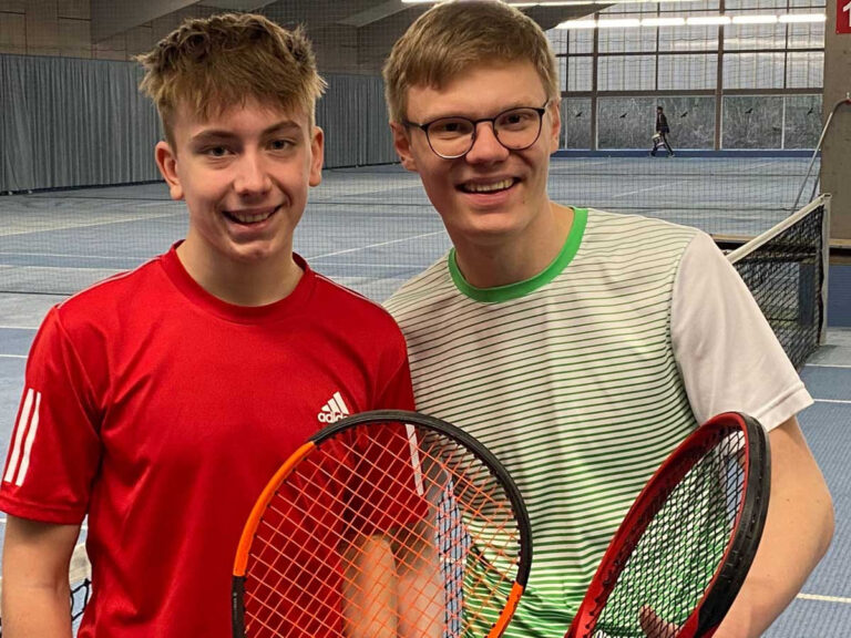 Für Frederick Kooijman und Julius Köckler ist die U18-Saison der Winterhallenrunde bereits beendet. Foto: WTC
