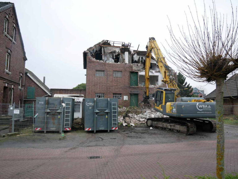 Die Abrissarbeiten an der Mühle in der Tigge sind in vollem Gange. Foto: Gaby Brüggemann