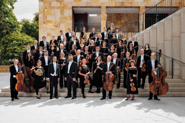 BU: Die Deutsche Kammerphilharmonie Bremen interpretiert in Werne einen Stilmix aus Barock und Rock. - Foto: Deutsche Kammerphilharmonie Bremen/Julia Baier