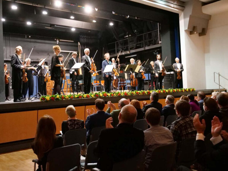 Solist Daniel Sepec und die Bremer Kammerphilharmonie begeisterten in der vergangenen Saison ihr Publikum beim Konzert der Musikfreunde Werne. Foto: Anke Barbara Schwarze