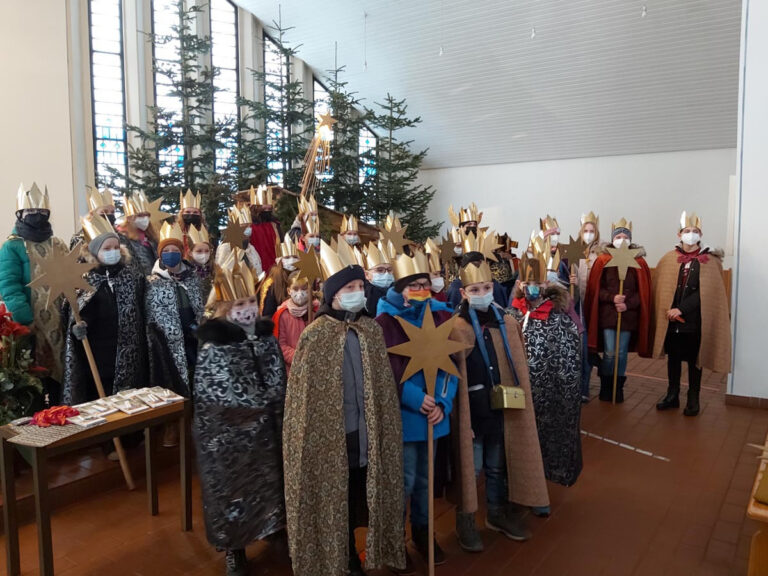 Die Sternsinger/innen für Stockum und Horst kurz vor ihrer Aussendung. Foto: Privat