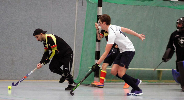 United-Abwehrspieler Hasan Mohammad schied im Spiel gegen Paderborn (4:4) angeschlagen aus. Foto: Wagner
