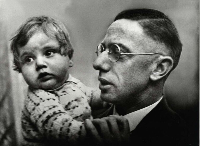 Nikolaus Groß mit seiner Tochter Leni. Foto: katholisch.de