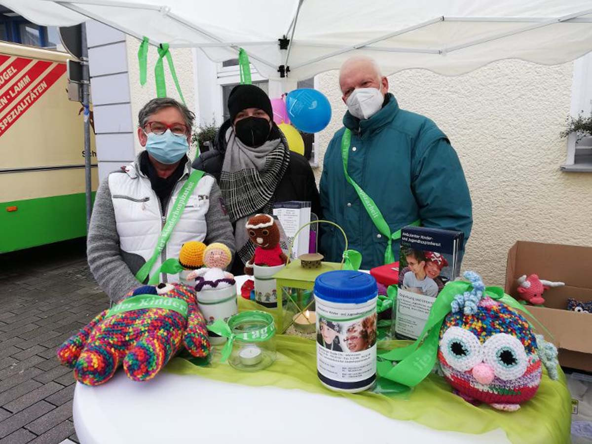 Auf dem Marktplatz in Werne standen AKHD-Vertreter an einem Infostand für Fragen zur Verfügung. Foto: AKHD